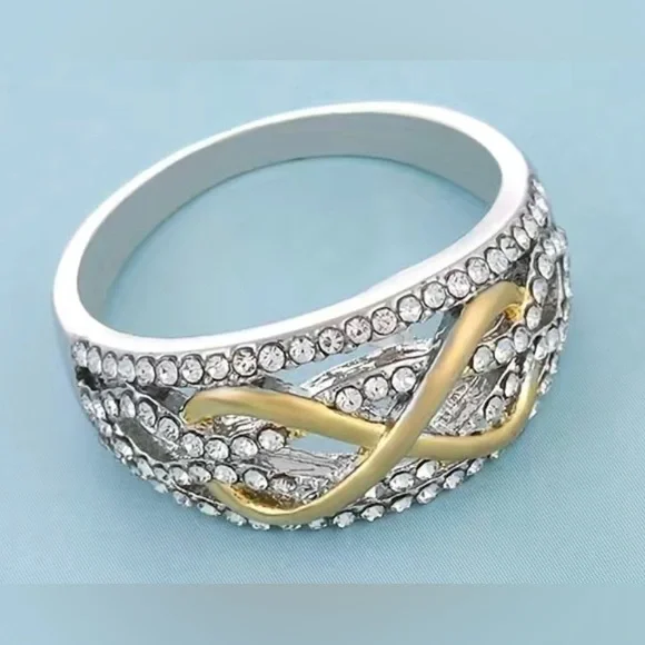 ๐ Ladies Two Tone Infinity Design Ring Size 8 New - Picture 4 of 4